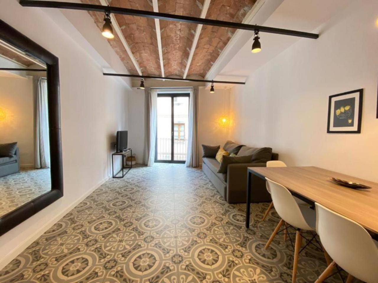 Liceu Apartments By Gaiarooms Barcelona Luaran gambar